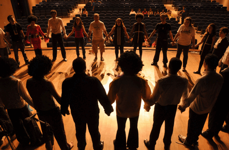 Meld je aan voor de jonge makers meeting in Den Haag, maak kennis met ExploreZ festival, ontdek hoe je je aanmeldt voor Explodium!